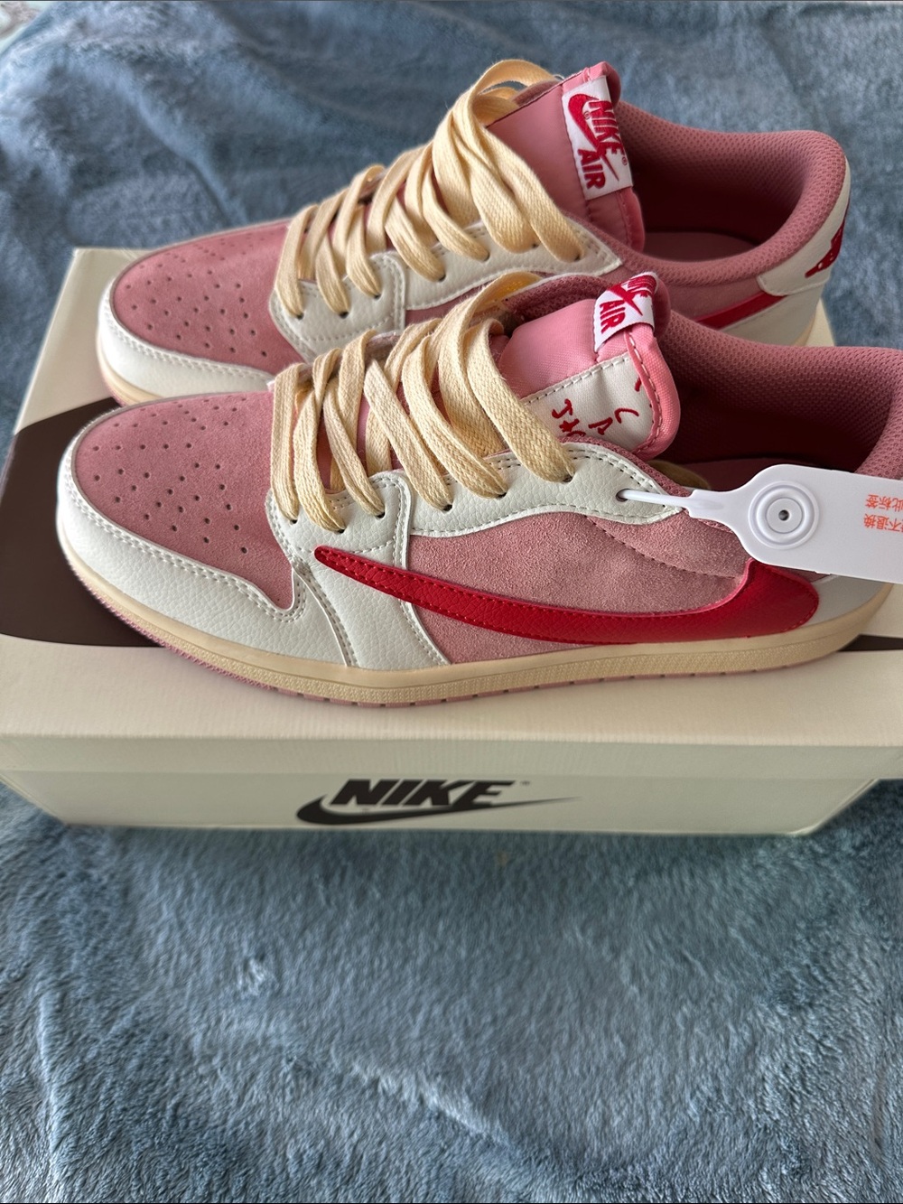 TRAVIS SCOTT LOW JORDAN ONE PINK WITH ROSE RED SWOOSH !!! BRAND NEW !!! - Picture 3 of 9